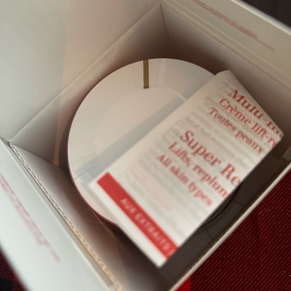 Clarins Super Restorstive Day Cream All Skin types - Picture 7 of 7